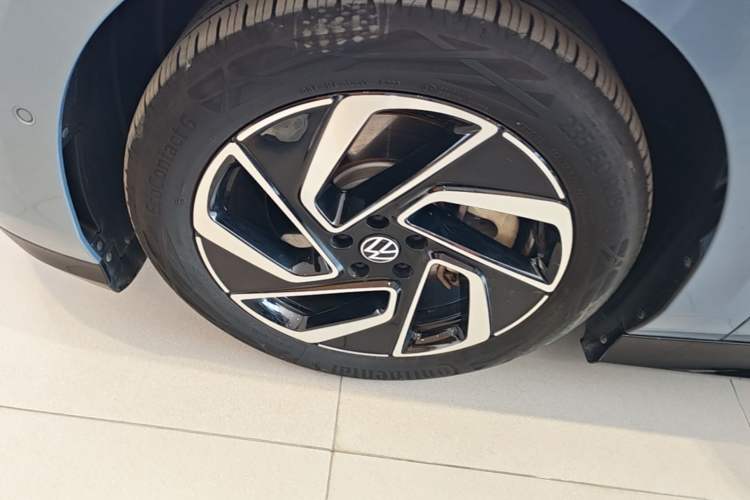 Used Volkswagen ID.7 VIZZION 2024 PRO Model Left Front Wheel Hub