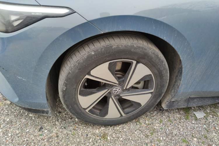 Used Volkswagen ID.7 VIZZION 2024 AIR model Left Front Wheel Hub
