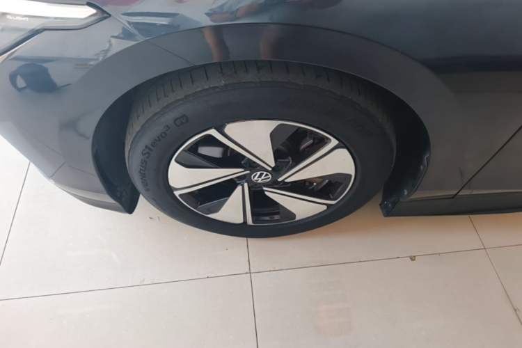 Used Volkswagen ID.7 VIZZION 2024 AIR model Left Front Wheel Hub