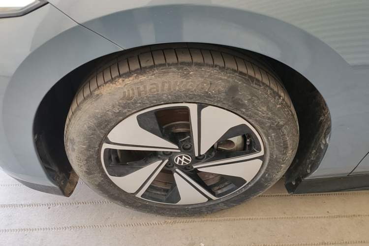 Used Volkswagen ID.7 VIZZION 2024 AIR model Left Front Wheel Hub