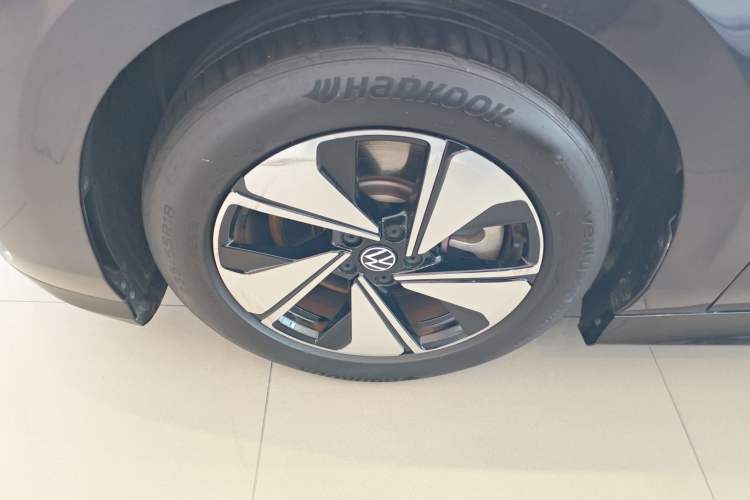 Used Volkswagen ID.7 VIZZION 2024 AIR model Left Front Wheel Hub