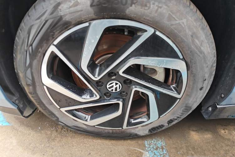 Used Volkswagen ID.7 VIZZION 2024 PRO Model Left Front Wheel Hub