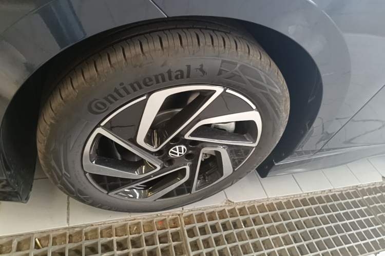 Used Volkswagen ID.7 VIZZION 2024 PRO Model Left Front Wheel Hub