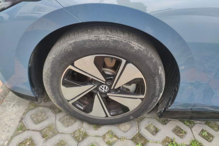 Used Volkswagen ID.7 VIZZION 2024 AIR model Left Front Wheel Hub