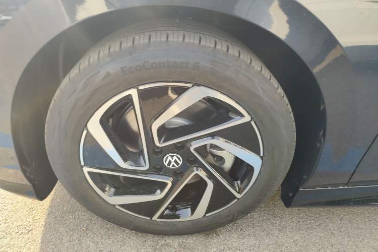 Used Volkswagen ID.7 VIZZION 2024 PRO Model Left Front Wheel Hub