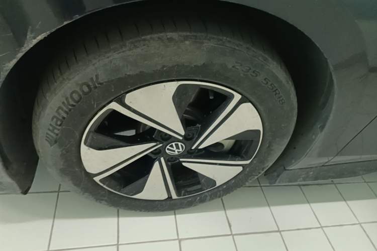 Used Volkswagen ID.7 VIZZION 2024 AIR model Left Front Wheel Hub