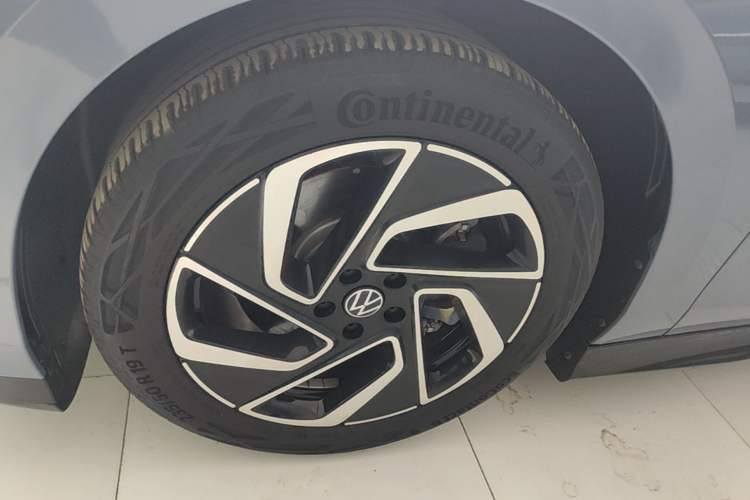 Used Volkswagen ID.7 VIZZION 2024 PRO Model Left Front Wheel Hub