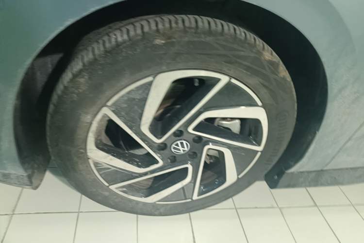 Used Volkswagen ID.7 VIZZION 2024 PRO Model Left Front Wheel Hub