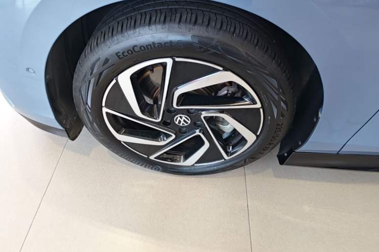 Used Volkswagen ID.7 VIZZION 2024 PRO Model Left Front Wheel Hub