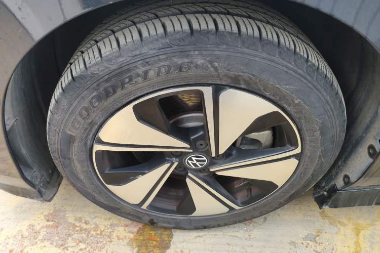 Used Volkswagen ID.7 VIZZION 2024 AIR model Left Front Wheel Hub