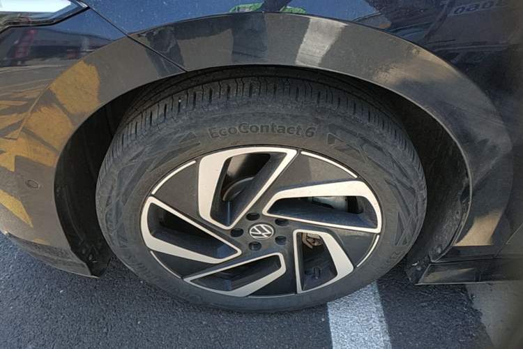 Used Volkswagen ID.7 VIZZION 2024 First Edition Left Front Wheel Hub