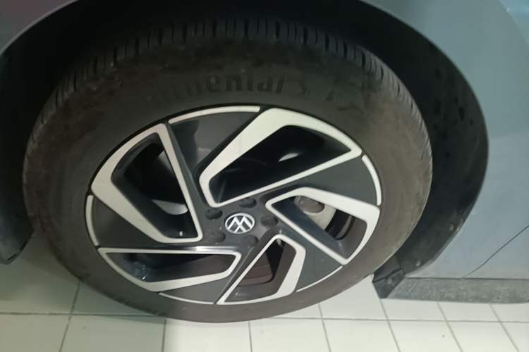 Used Volkswagen ID.7 VIZZION 2024 PRO Model Left Front Wheel Hub