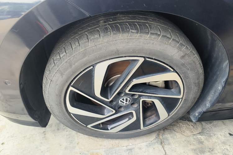Used Volkswagen ID.7 VIZZION 2024 PRO Model Left Front Wheel Hub