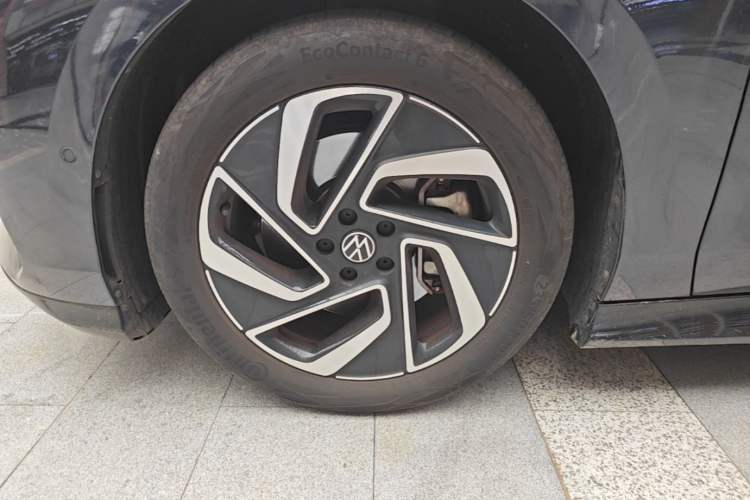Used Volkswagen ID.7 VIZZION 2024 First Edition Left Front Wheel Hub