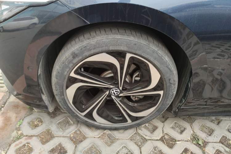Used Volkswagen ID.7 VIZZION 2024 PRIME Left Front Wheel Hub