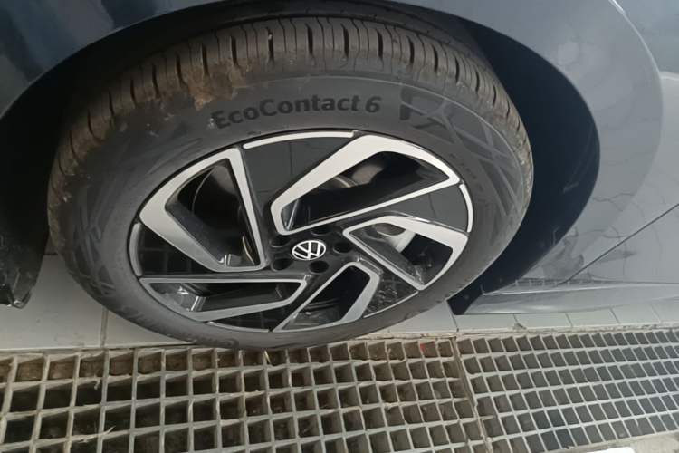 Used Volkswagen ID.7 VIZZION 2024 PRO Model Left Front Wheel Hub