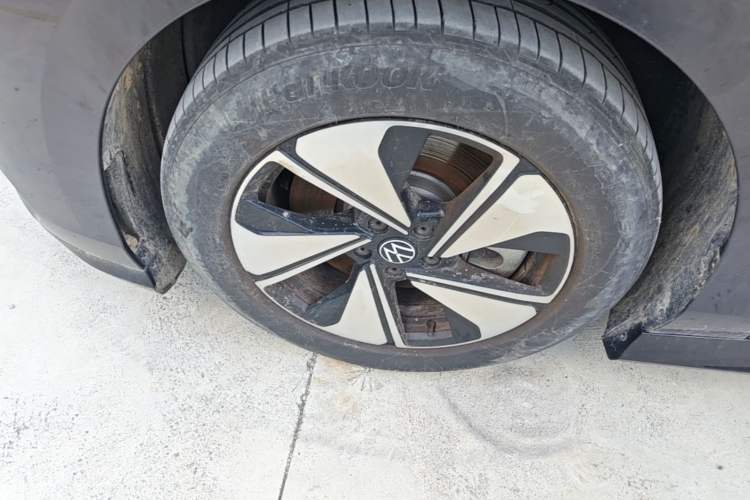 Used Volkswagen ID.7 VIZZION 2024 AIR model Left Front Wheel Hub