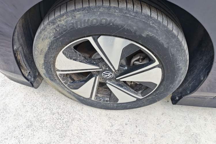 Used Volkswagen ID.7 VIZZION 2024 AIR model Left Front Wheel Hub