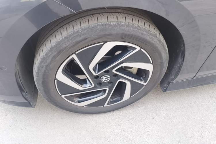 Used Volkswagen ID.7 VIZZION 2024 First Edition Left Front Wheel Hub