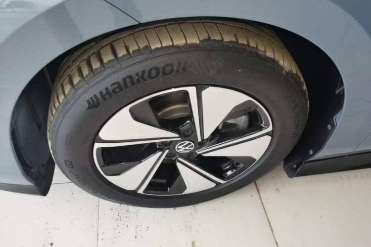 Used Volkswagen ID.7 VIZZION 2024 AIR model Left Front Wheel Hub