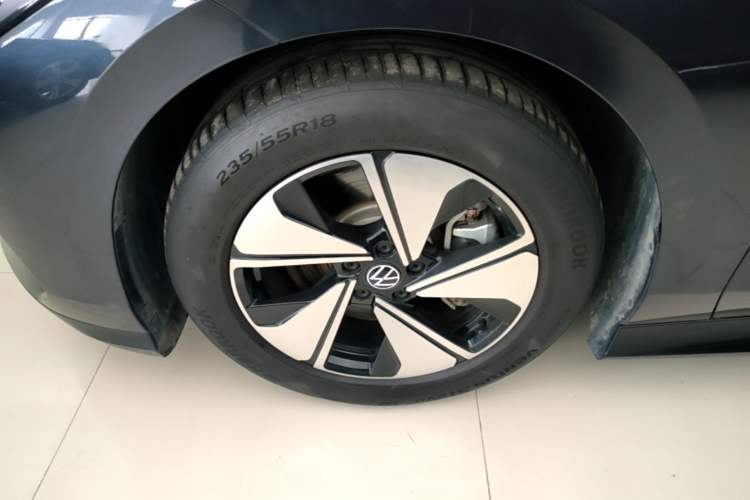 Used Volkswagen ID.7 VIZZION 2024 AIR model Left Front Wheel Hub