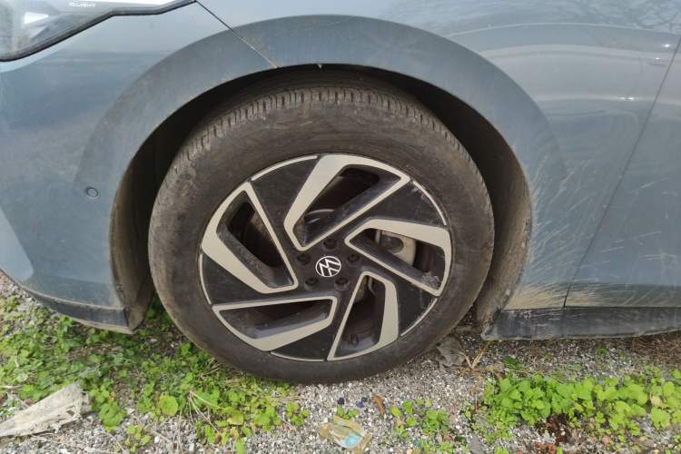 Used Volkswagen ID.7 VIZZION 2024 PRO Model Left Front Wheel Hub