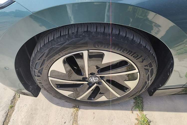 Used Volkswagen ID.7 VIZZION 2024 First Edition Left Front Wheel Hub