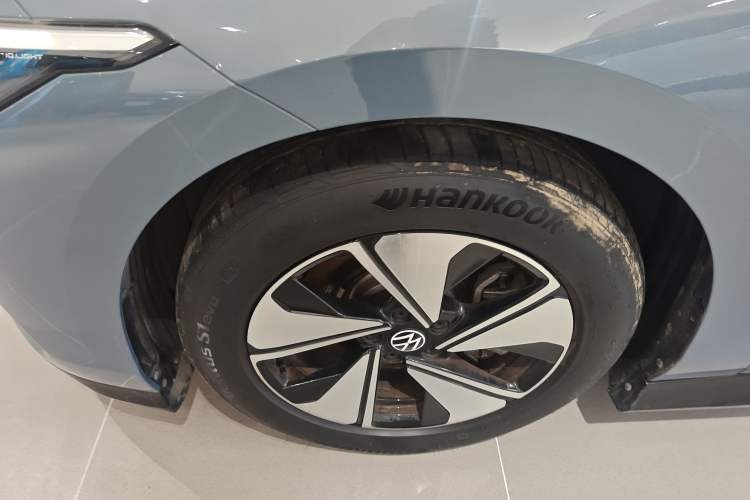 Used Volkswagen ID.7 VIZZION 2024 AIR model Left Front Wheel Hub