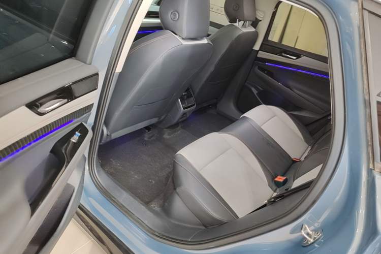 Used Volkswagen ID.7 VIZZION 2024 AIR model Left Rear Seat