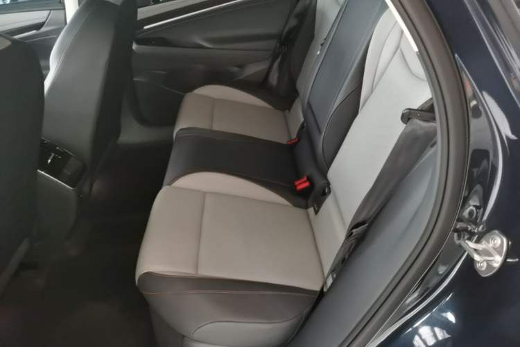 Used Volkswagen ID.7 VIZZION 2024 AIR model Left Rear Seat