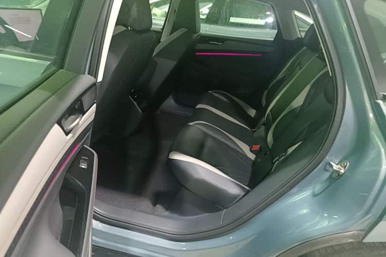 Used Volkswagen ID.7 VIZZION 2024 AIR model Left Rear Seat