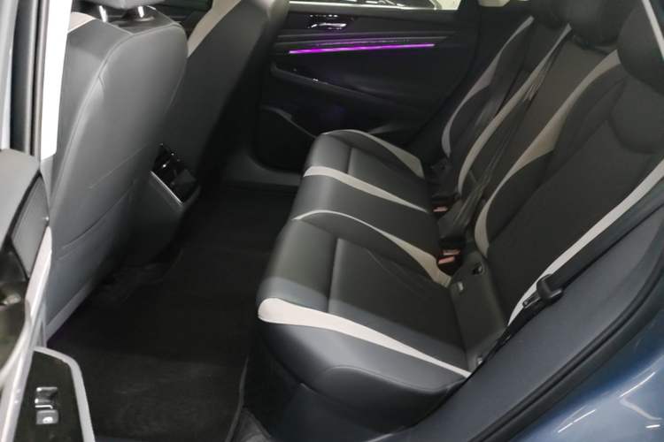 Used Volkswagen ID.7 VIZZION 2024 First Edition Left Rear Seat