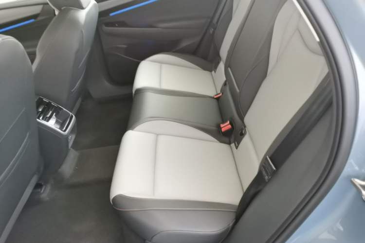 Used Volkswagen ID.7 VIZZION 2024 AIR model Left Rear Seat