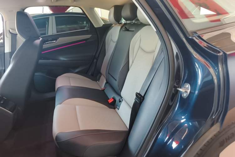 Used Volkswagen ID.7 VIZZION 2024 AIR model Left Rear Seat
