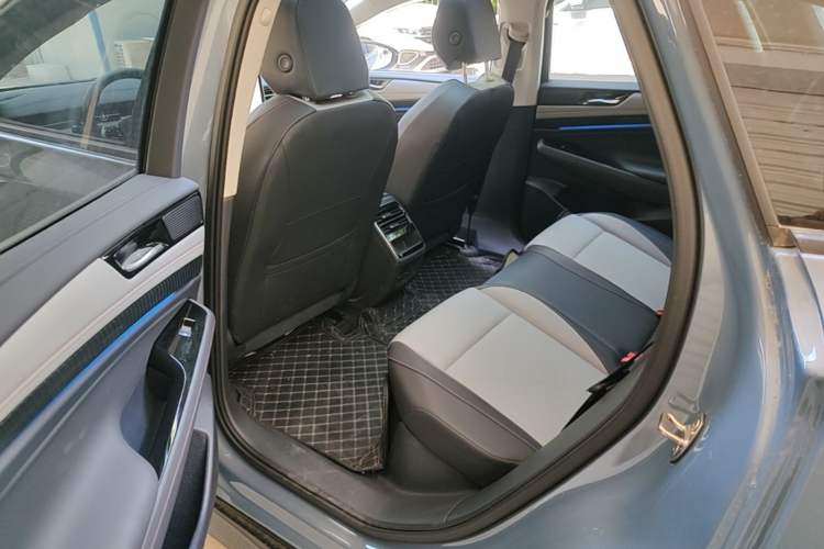Used Volkswagen ID.7 VIZZION 2024 AIR model Left Rear Seat