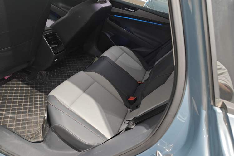 Used Volkswagen ID.7 VIZZION 2024 AIR model Left Rear Seat