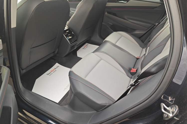 Used Volkswagen ID.7 VIZZION 2024 AIR model Left Rear Seat