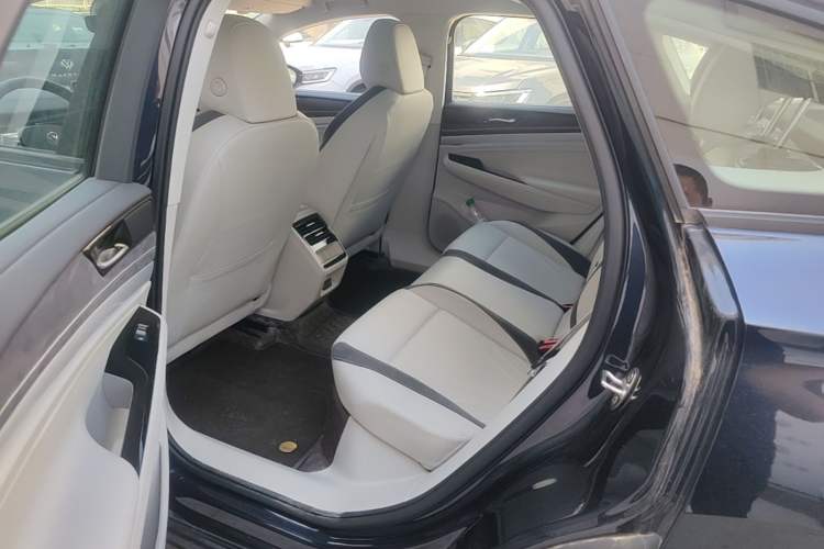 Used Volkswagen ID.7 VIZZION 2024 First Edition Left Rear Seat
