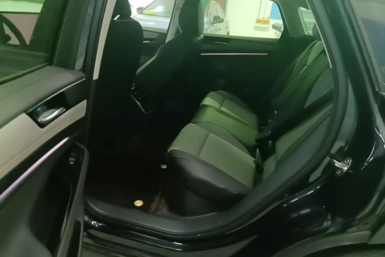 Used Volkswagen ID.7 VIZZION 2024 AIR model Left Rear Seat