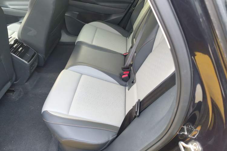 Used Volkswagen ID.7 VIZZION 2024 AIR model Left Rear Seat