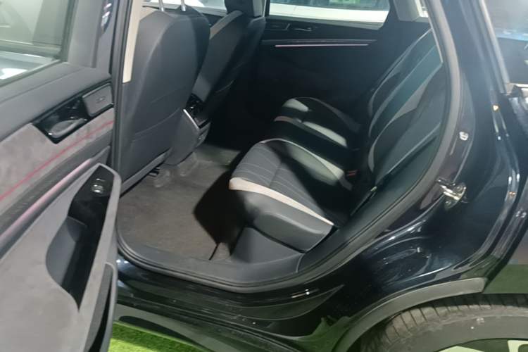 Used Volkswagen ID.7 VIZZION 2024 PRIME Left Rear Seat