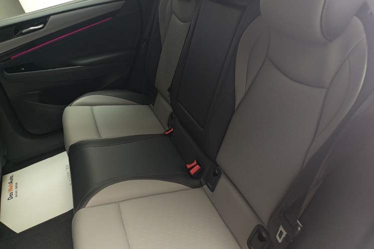 Used Volkswagen ID.7 VIZZION 2024 AIR model Left Rear Seat