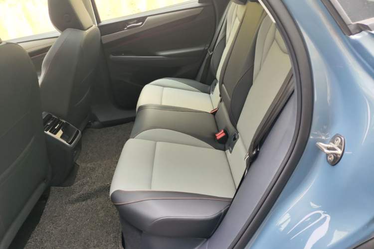 Used Volkswagen ID.7 VIZZION 2024 AIR model Left Rear Seat