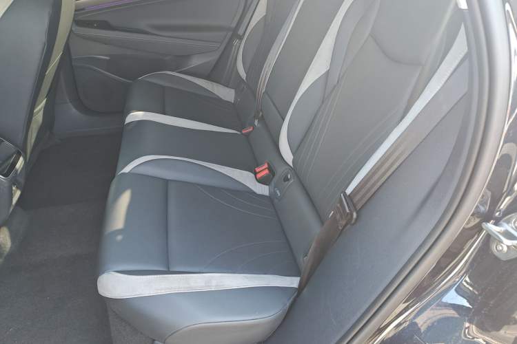 Used Volkswagen ID.7 VIZZION 2024 First Edition Left Rear Seat