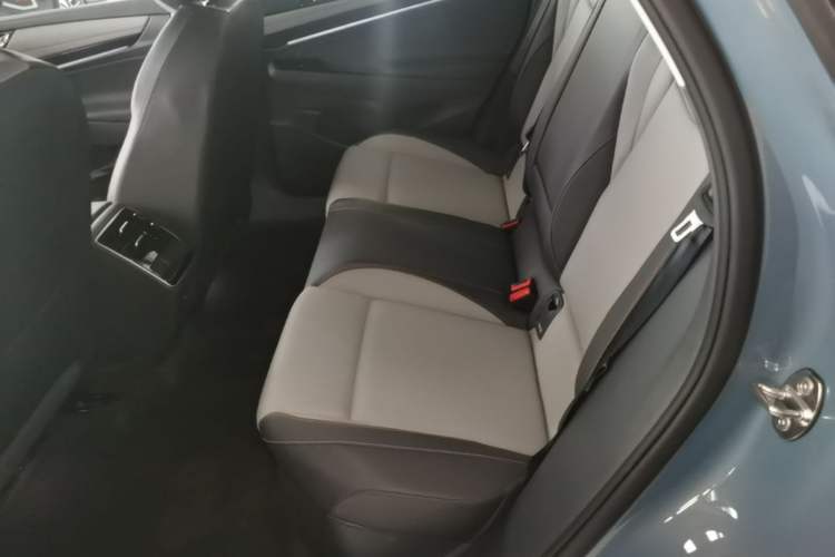 Used Volkswagen ID.7 VIZZION 2024 AIR model Left Rear Seat