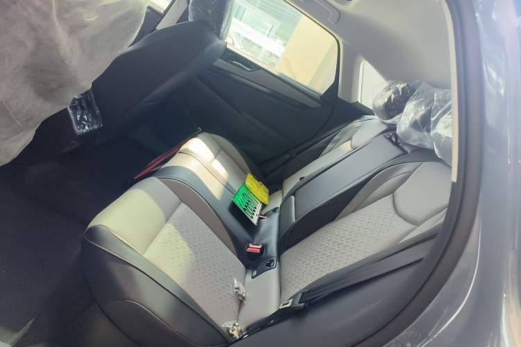 Used Volkswagen ID.7 VIZZION 2024 AIR model Left Rear Seat