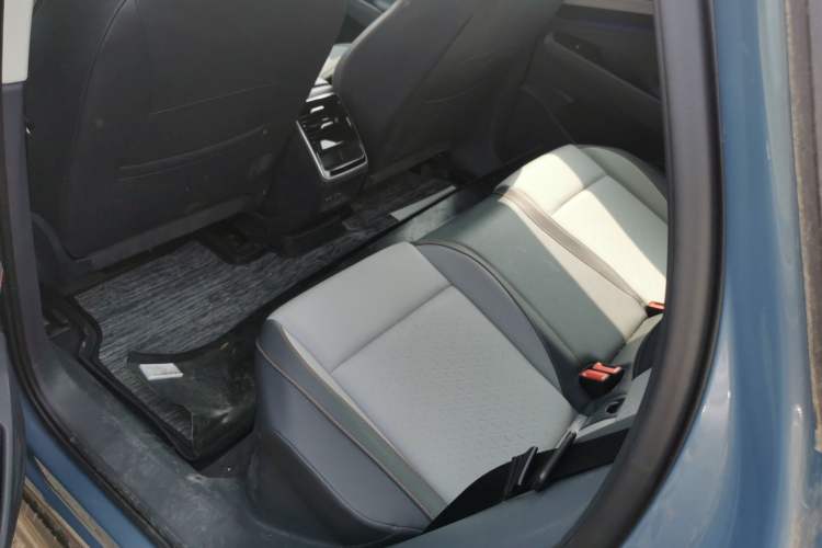 Used Volkswagen ID.7 VIZZION 2024 AIR model Left Rear Seat
