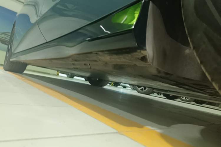 Used Volkswagen ID.7 VIZZION 2024 PRO Model Left Side Sill
