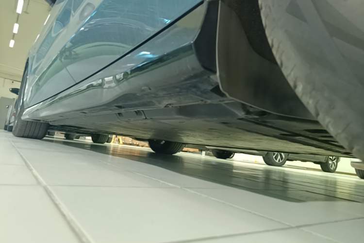 Used Volkswagen ID.7 VIZZION 2024 PRO Model Left Side Sill
