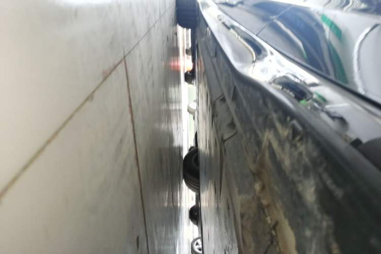 Used Volkswagen ID.7 VIZZION 2024 AIR model Left Side Sill